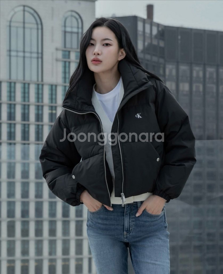 캘빈클라인 (패딩) 여성 볼륨 넥 크롭 다운 푸퍼--2