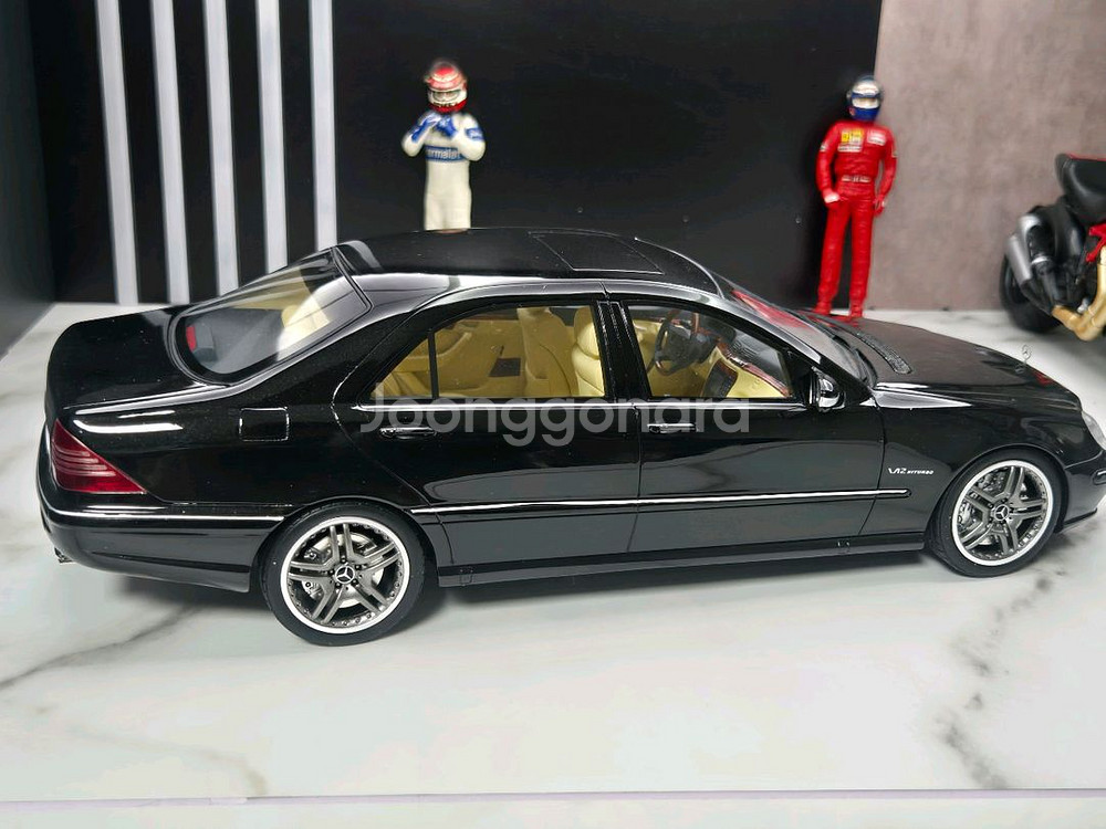 1:18 오또 벤츠 S65AMG 다이캐스트 팝니다.--1