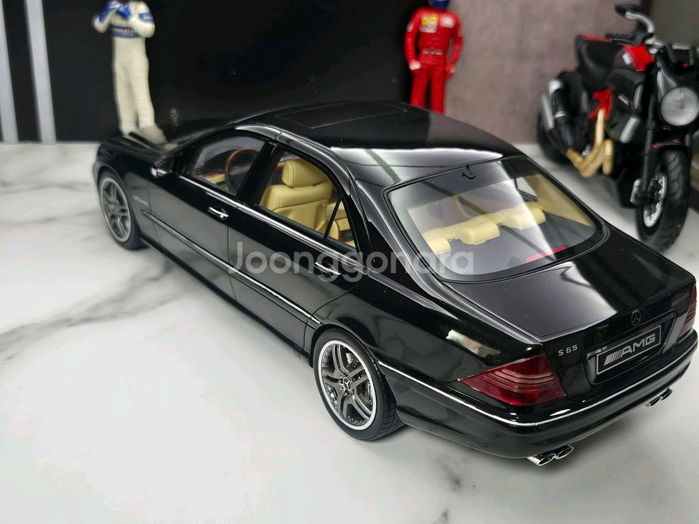 1:18 오또 벤츠 S65AMG 다이캐스트 팝니다.--4