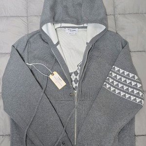 톰브라운 후드집업 자켓 팝니다.4사이즈(정품)