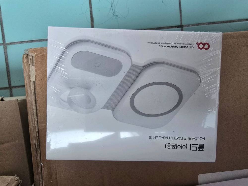 슈피겐애플워치스트랩, 미키무선충전기, 오아3in1접이식--4