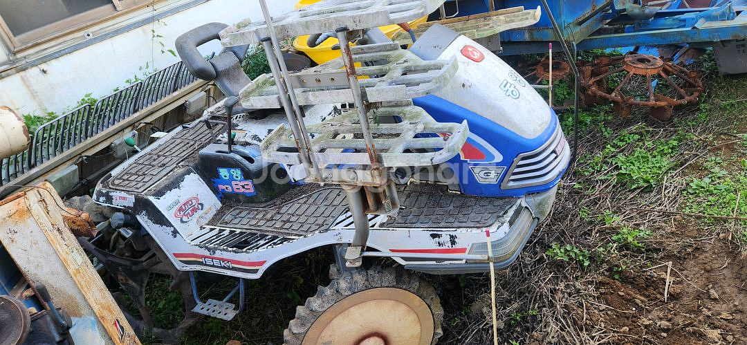 방치한 사륜 4WD 동양승용이앙기 PG63 작업기 운반차--0