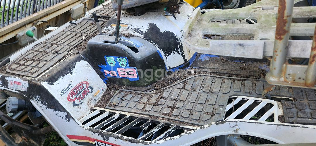 방치한 사륜 4WD 동양승용이앙기 PG63 작업기 운반차--1