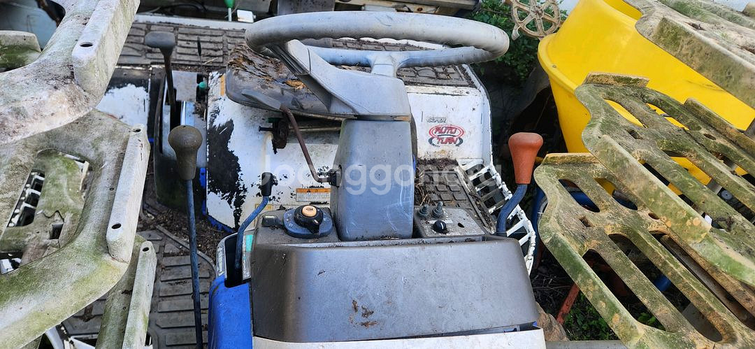 방치한 사륜 4WD 동양승용이앙기 PG63 작업기 운반차--7