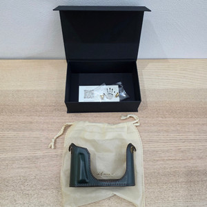 일마레 라이카 Q2 가죽 케이스 판매. 새제품