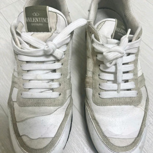 발렌티노 락스터드 스니커즈 화이트 265사이즈