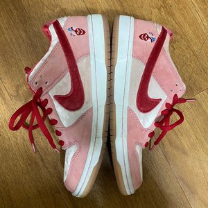 나이키 SB 덩크 로우 스트레인지러브 스케이트보드