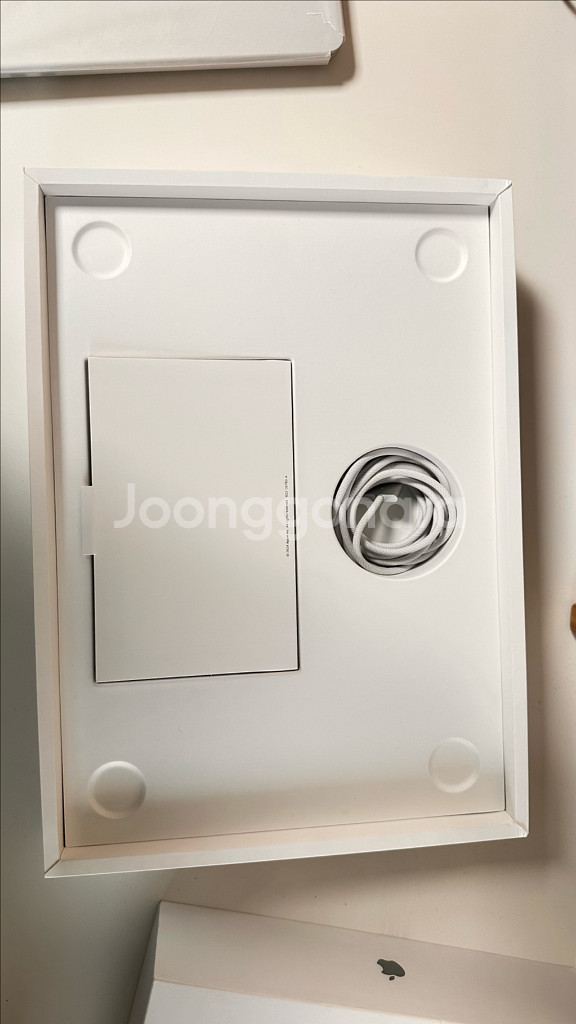 맥북 에어13 M3칩 팝니다--2