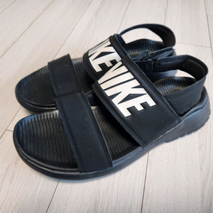 나이키 탄준 샌들 240(새거처럼깨끗)오염 하자없이 깨