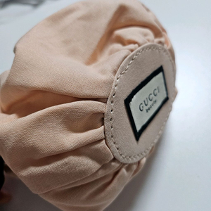 새제품)구찌뷰티 드로스트링 복조리 파우치