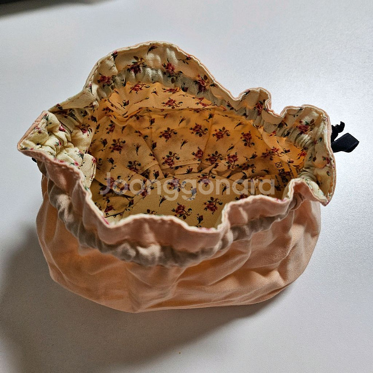 새제품)구찌뷰티 드로스트링 복조리 파우치--1