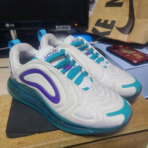 나이키 에어맥스720 245