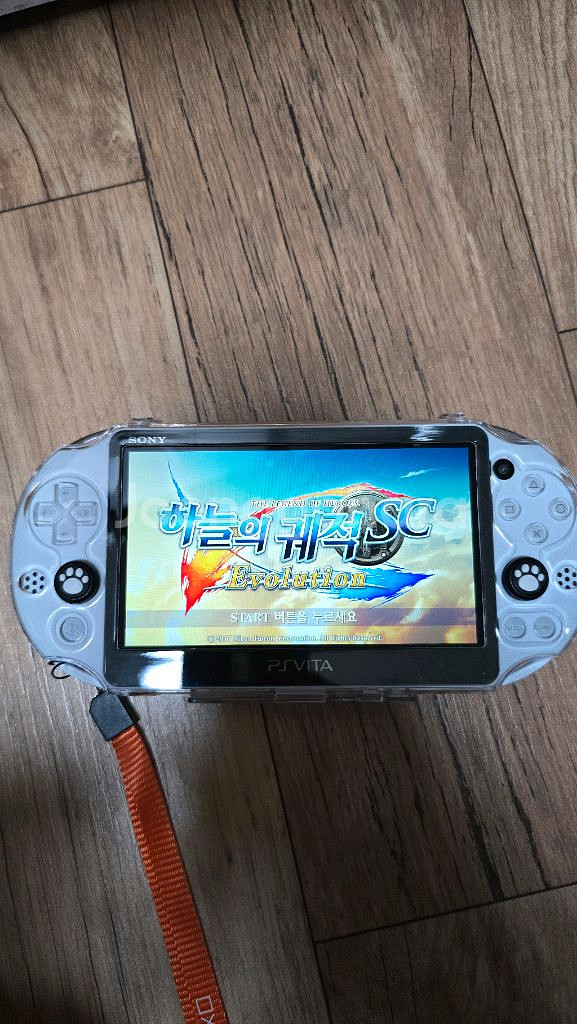 비타 2세대 글레이셔 화이트 256기가 신품급 팝니다.--7