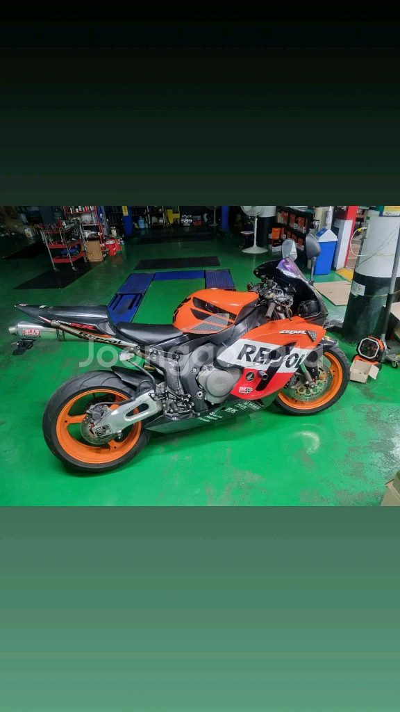 cbr1000rr--0
