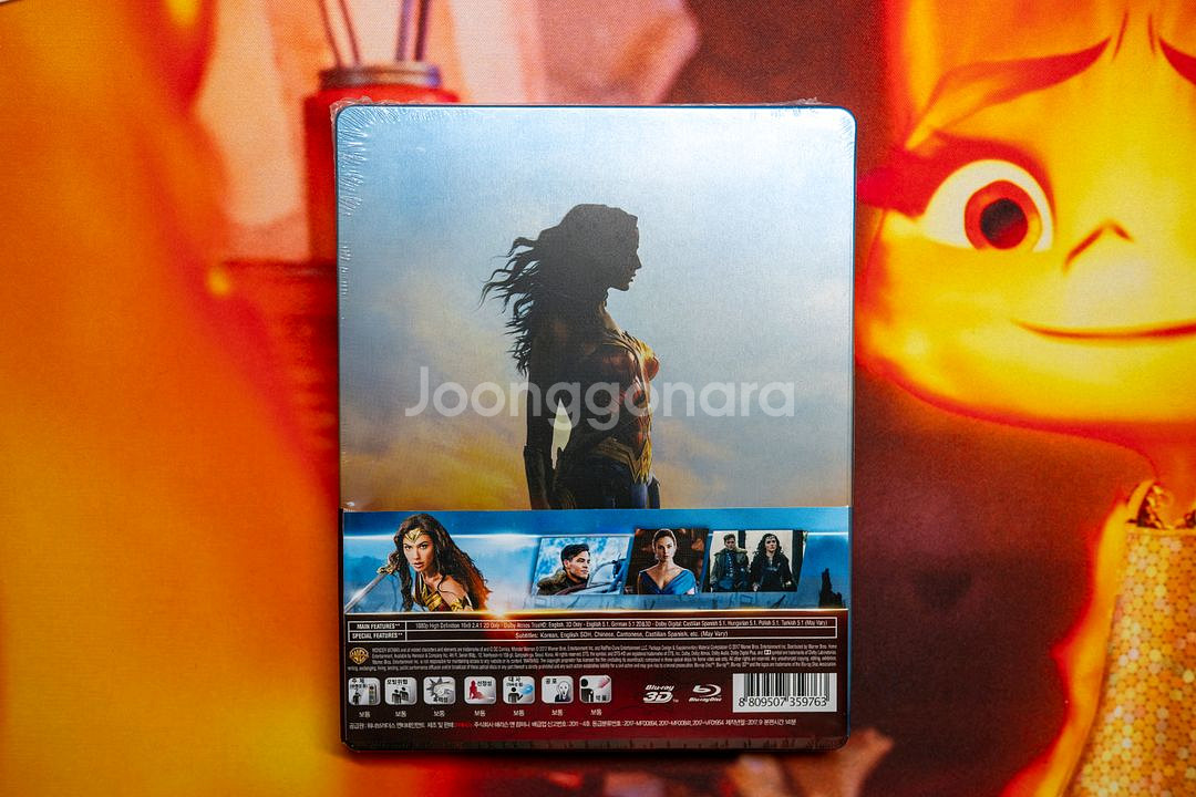 원더우먼 : 스틸북 한정판 (2D+3D) 블루레이 팝니--1