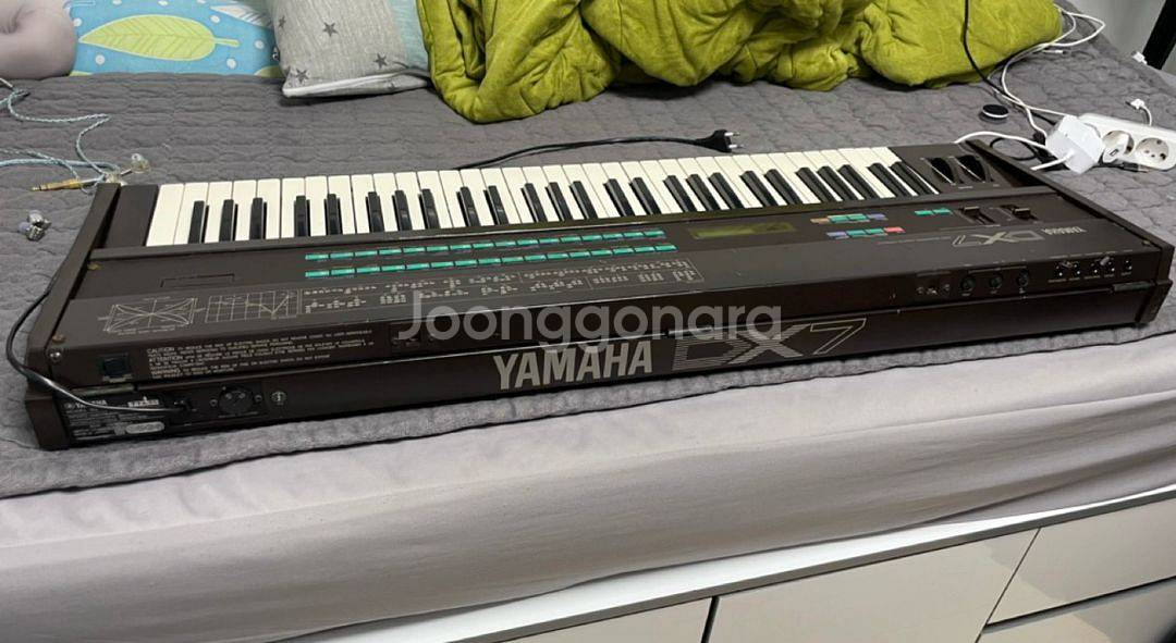 야마하 DX7 신디사이저 판매합니다 220v--3