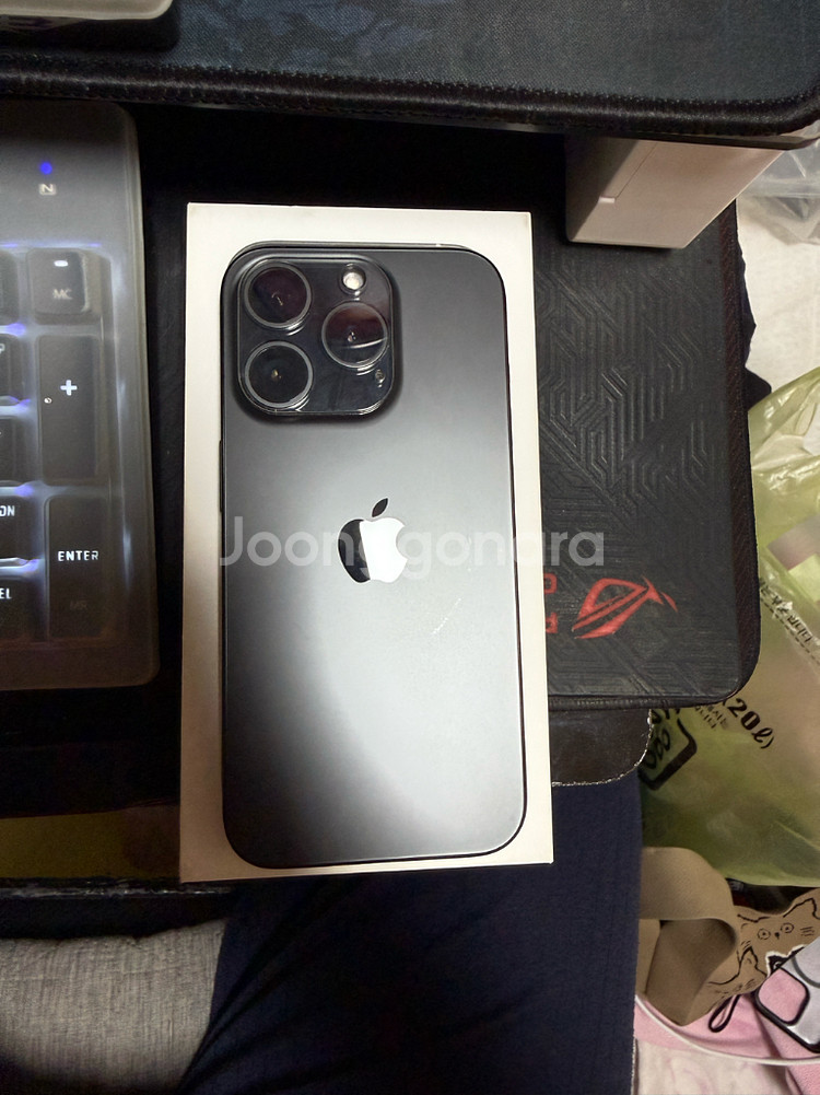 아이폰 15프로 256GB 팝니다.--4