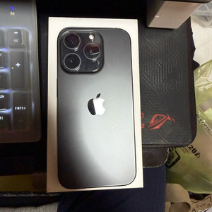 아이폰 15프로 256GB 팝니다.