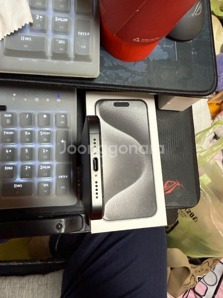 아이폰 15프로 256GB 팝니다.--6