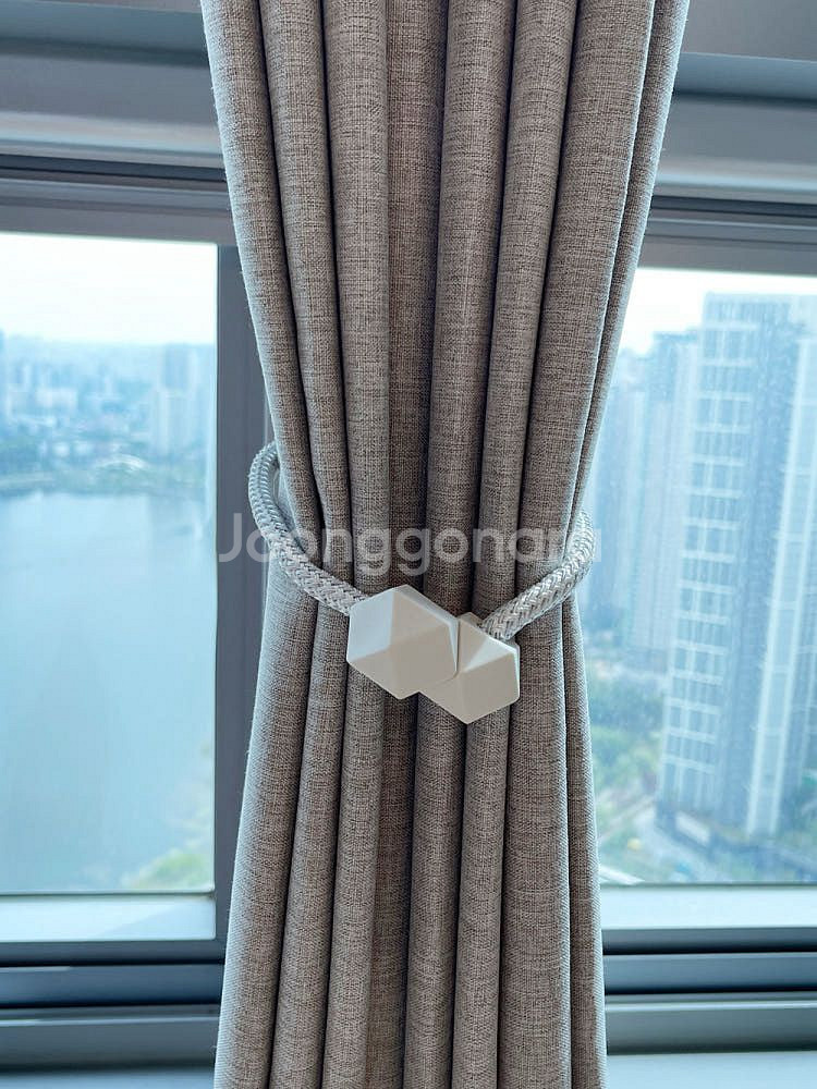 [새제품] 큐브 마그네틱 커튼 타이백 화이트 2개 세트--4