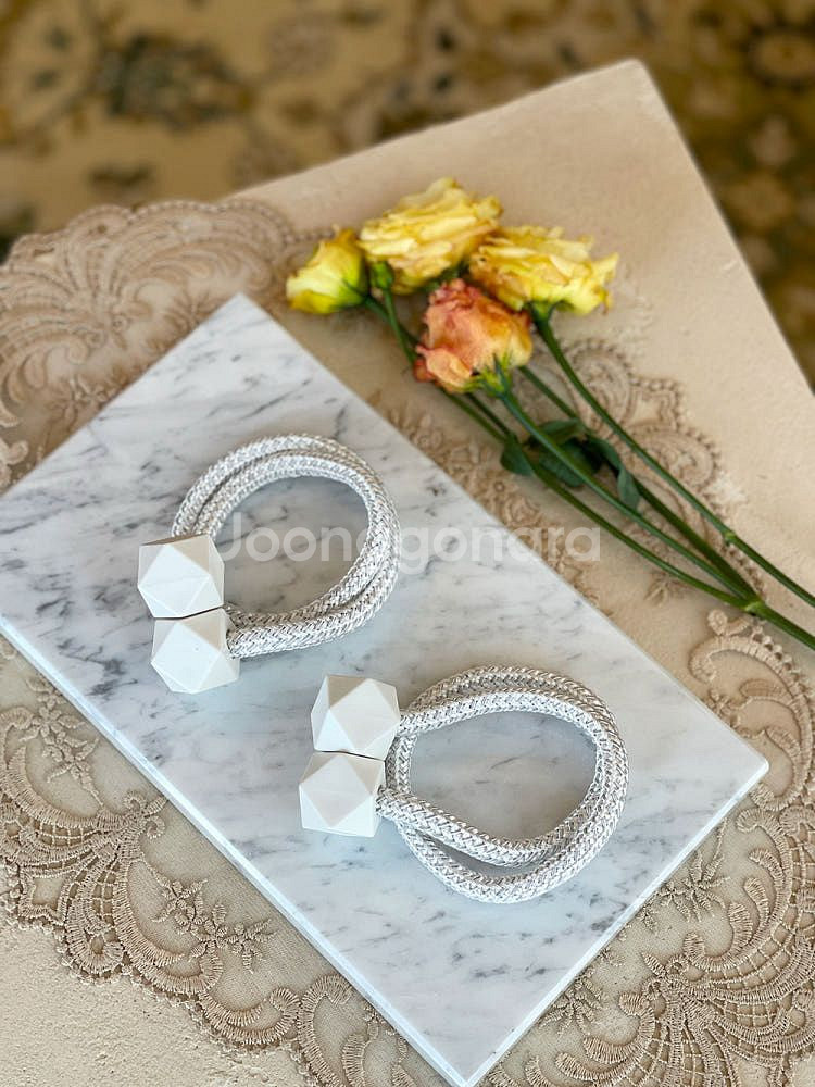 [새제품] 큐브 마그네틱 커튼 타이백 화이트 2개 세트--3