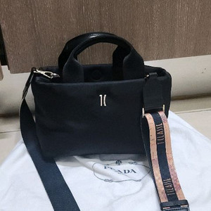 프리마클라쎄 플러피 패딩 토드백