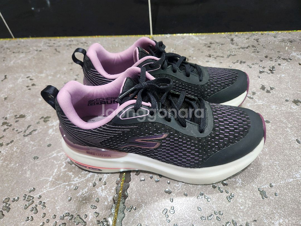 스케쳐스 여성 운동화 235--0