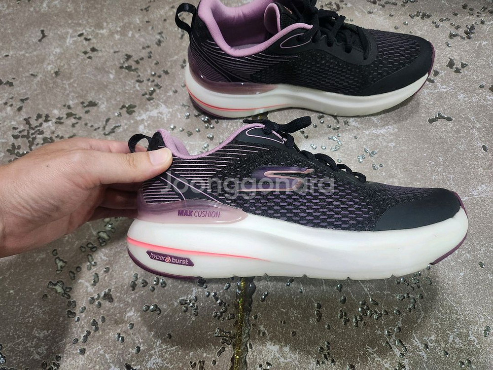 스케쳐스 여성 운동화 235--1