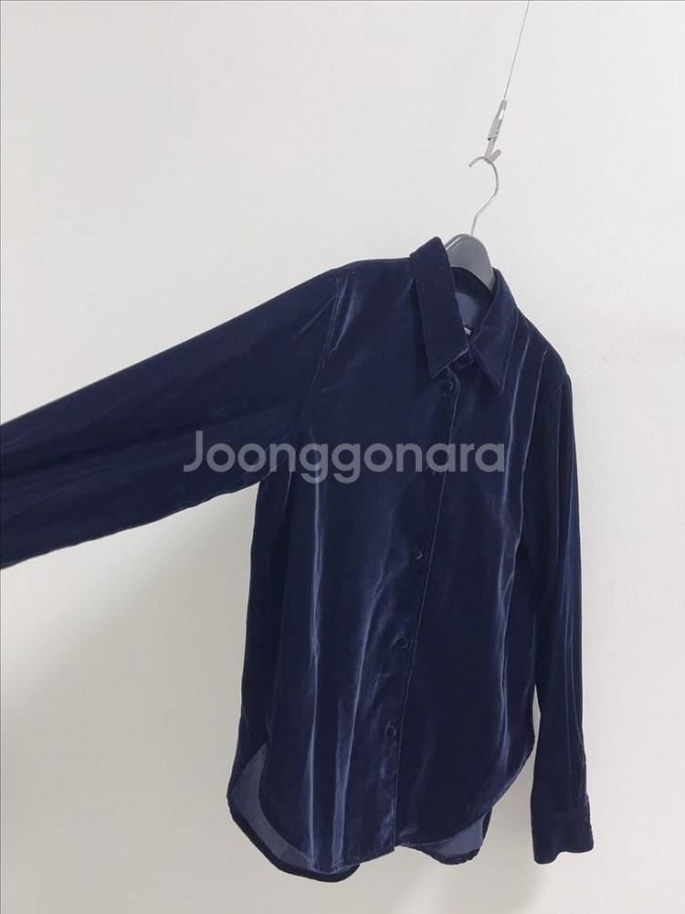 럭키슈에뜨 벨벳 블라우스--3