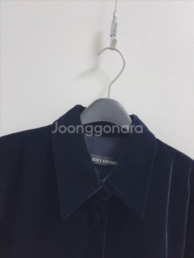 럭키슈에뜨 벨벳 블라우스--1