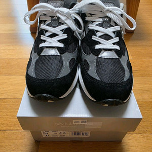 뉴발란스 992 블랙/그레이 270사이즈 판매합니다.