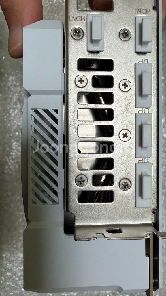 Asus tuf gaming화이트 5070ti 단순개봉--6
