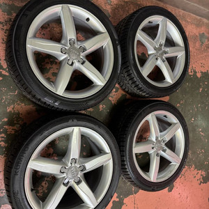 아우디A4 순정 18인치 스노우타이어