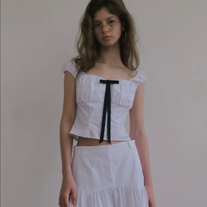 오버듀플레어 리본 하트넥 볼륨 블라우스 화이트