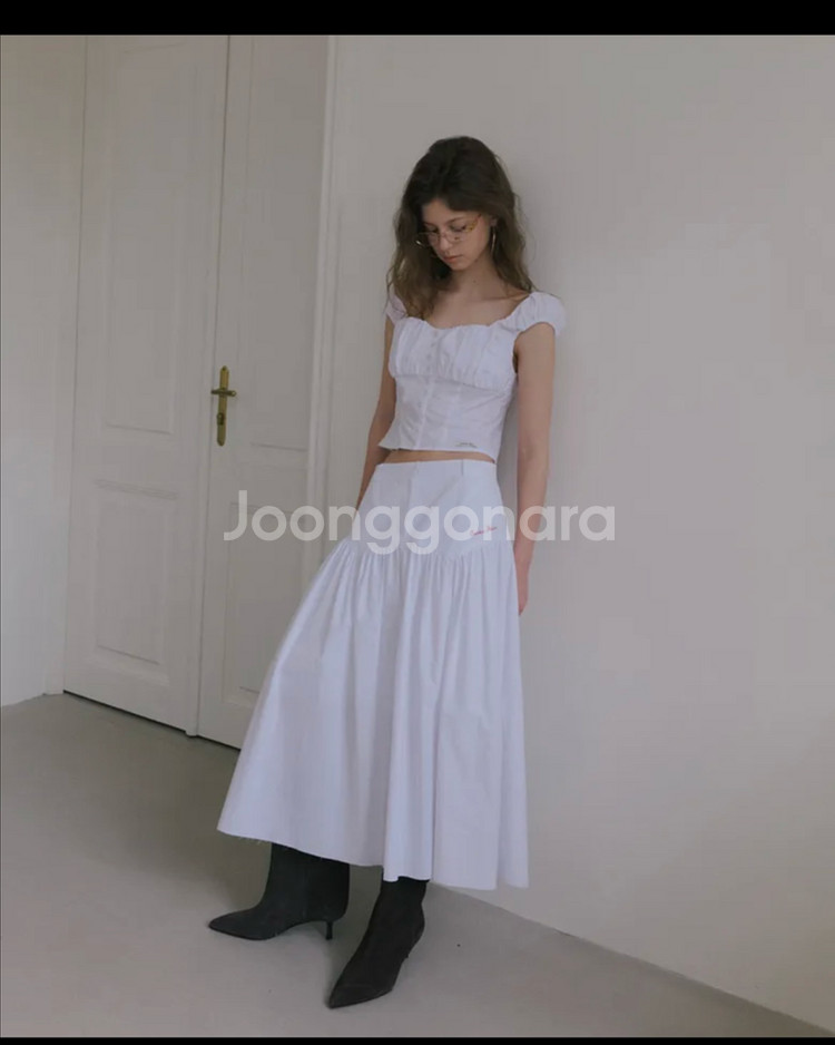 오버듀플레어 리본 하트넥 볼륨 블라우스 화이트--3