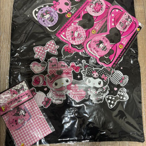 마이멜로디 쿠로미 50주년 토트백+뱃지+키링 세트