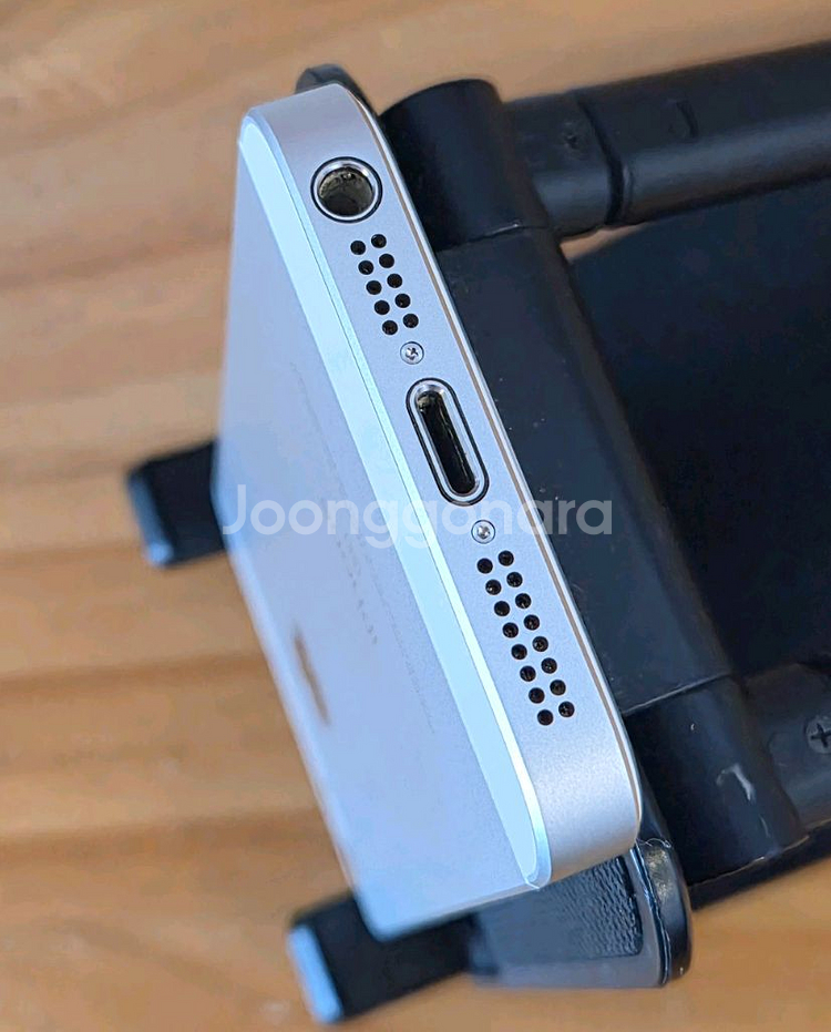 아이폰 se1 실버 128기가 s급--1