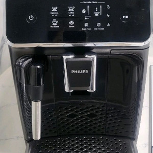 필립스 전자동 에스프레소 머신 EP2221 모델입니다.