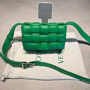 보테가 패디드 스몰 카세트백