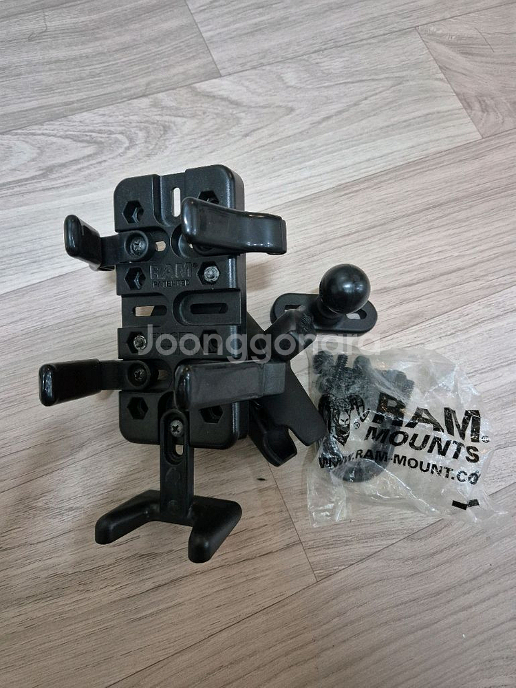 램마운트 거치대 팝니다.--0