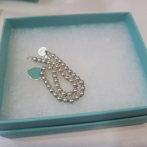 티파니앤코 리턴투 하트 비드 팔찌 미듐 사이즈입니다.