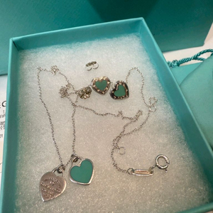 티파니앤코 블루 하트 귀걸이 정품