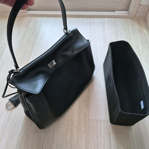 발렌시아가 로데오백 미디움 팝니다. (25.07 구매)