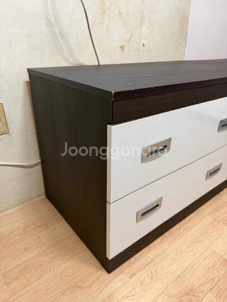 서랍장 수납장 겸 TV 받침대--1