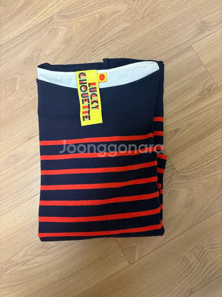 럭키슈에뜨 스트라이프 티셔츠 프리사이즈--1