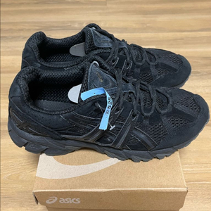 아식스 젤 소노마 15-50 블랙 255 판매합니다