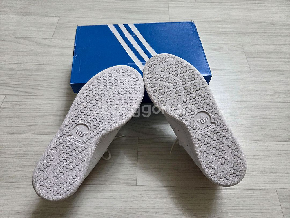 가격내림) 여성 아디다스 운동화 230사이즈 새상품--3