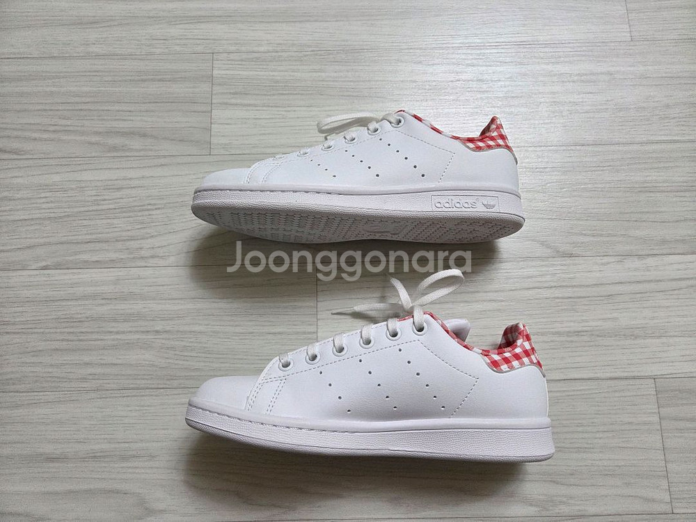 가격내림) 여성 아디다스 운동화 230사이즈 새상품--1