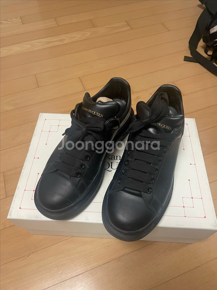 알랙산더 맥퀸 오버솔 스니커즈 올블랙--2