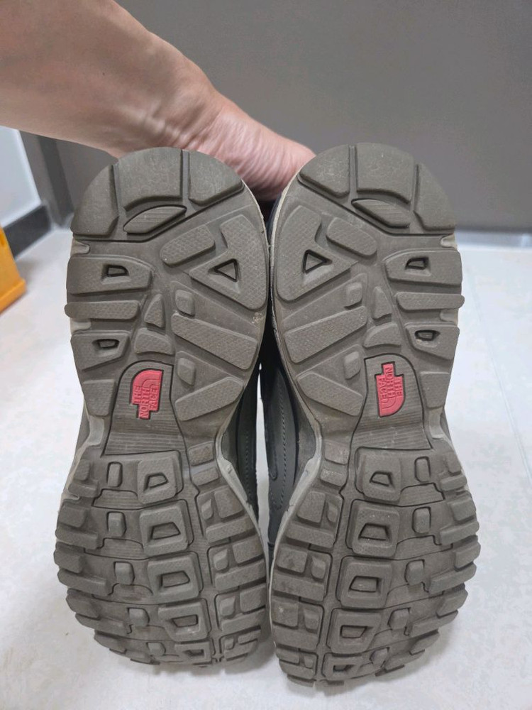 노스페이스 다이나믹10 등산화 팝니다--5